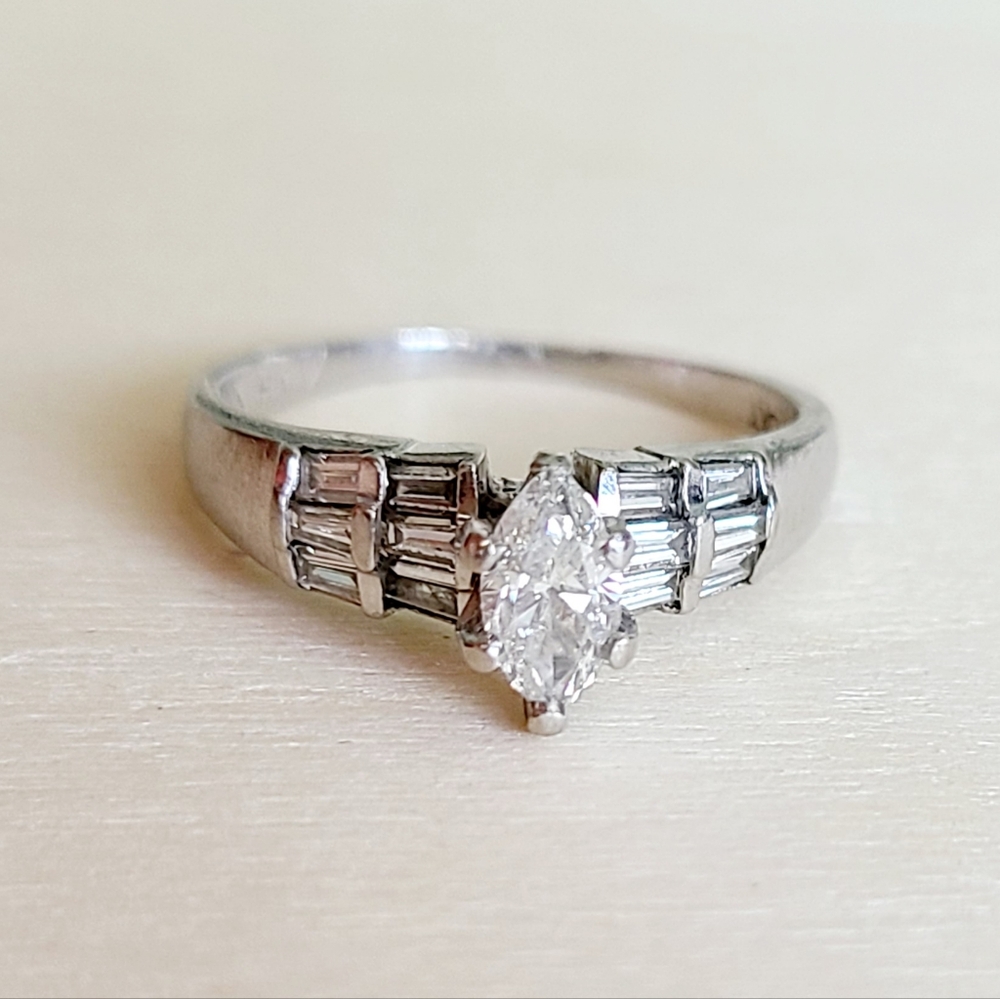 0.424 cttw Platinum Diamond Ring sz 8.5